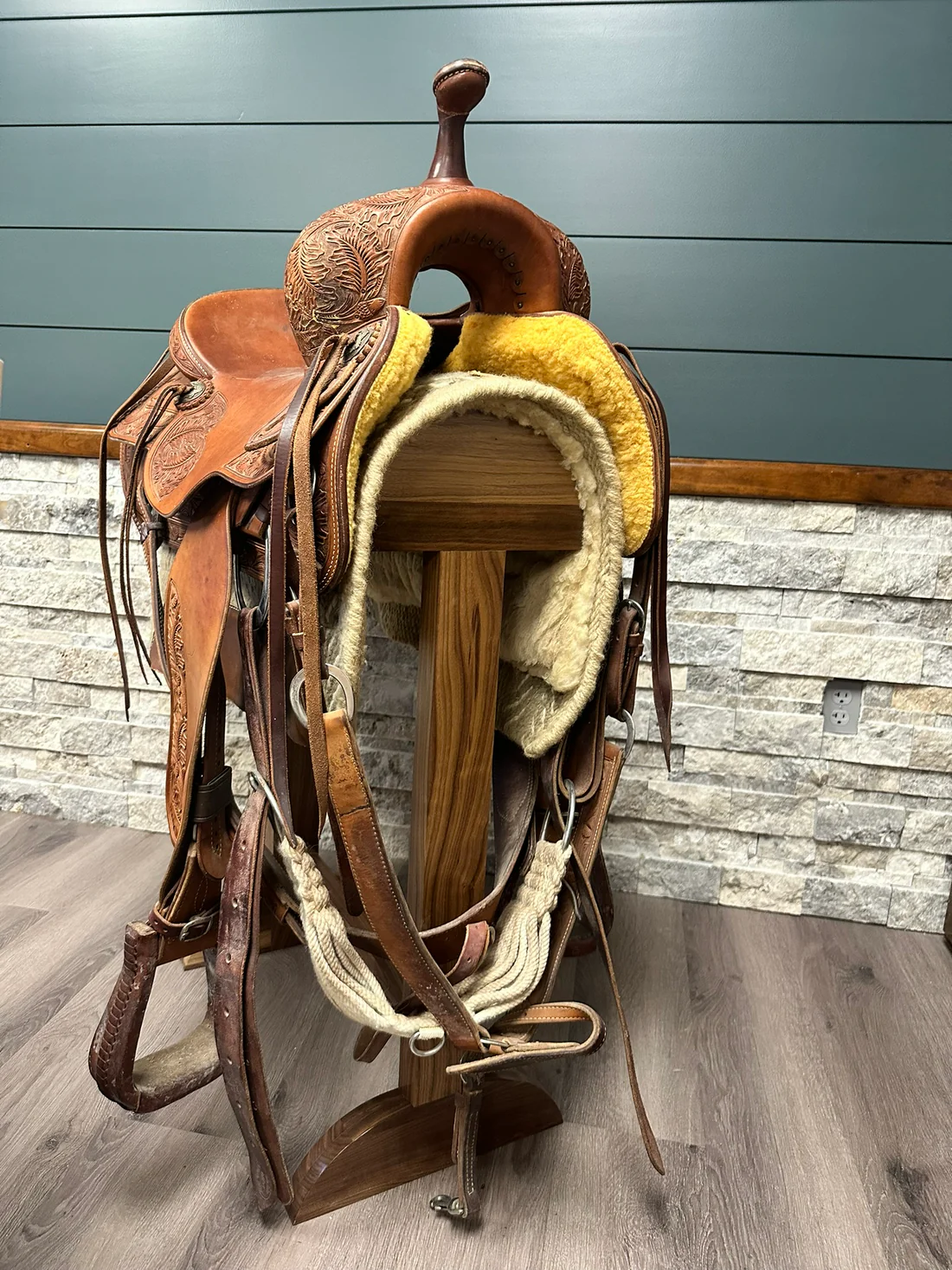 Handcrafted Solid Wood Saddle Stand – Equestrian Saddle Rack & Blanket Holder - Image 3